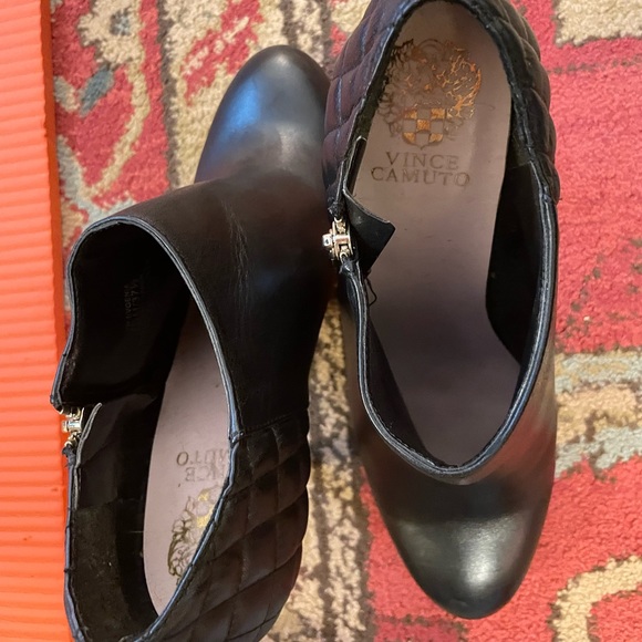 Vince Camuto Black Leather Zip Booties Evgenia size 7.5 - gently used - Picture 4 of 8